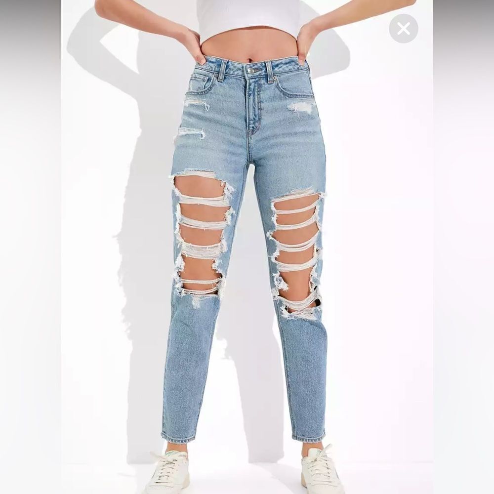 EXCELLENT DISTRESSED CONDITION WOMEN’S SIZE 4 AMERICAN EAGLE STRETCH MOM JEAN